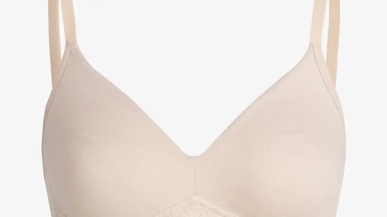 Ein beiger Bralette mit zarter Spitze am Unterbrustband. Was ist das? Ein bequemer BH für jeden Tag.
