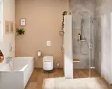 Moderne Badezimmer Ideen: Eine geräumige Wanne und eine begehbare Dusche mit Holzsitz schaffen ein luxuriöses Ambiente.