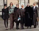 Fünf stilvolle Personen präsentieren ihre Outfits bei der Copenhagen Fashion Week.