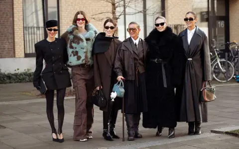 Fünf stilvolle Personen präsentieren ihre Outfits bei der Copenhagen Fashion Week.